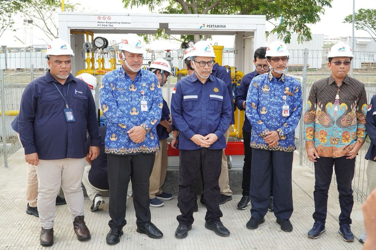 Pengaliran gas bumi (gas-in) pipa transmisi gas bumi ruas Cirebon-Semarang Tahap I (Cisem-1) ke kawasan industri di Kendal, Jumat (17/11/2023).

