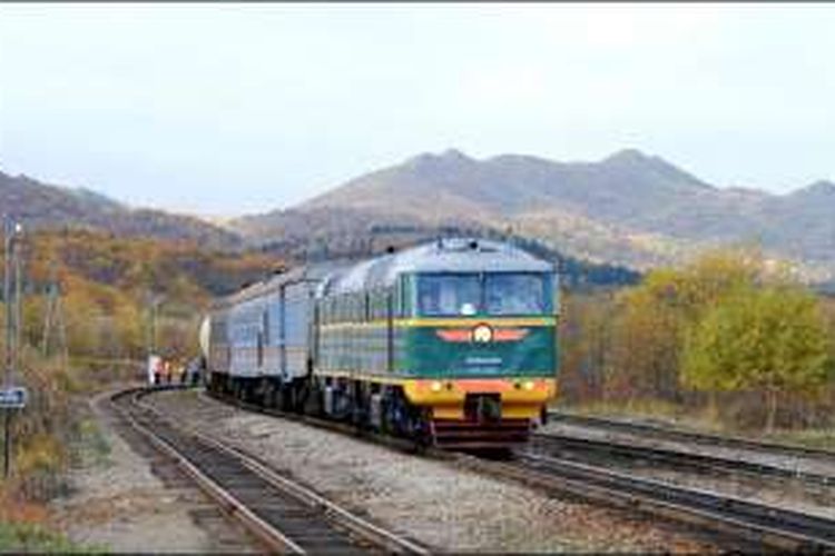 Jalur kereta api di Pulau Sakhalin, Rusia.