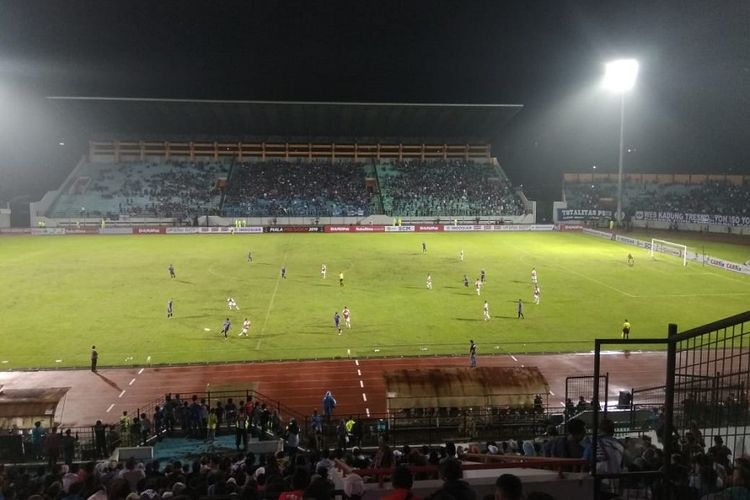 Suasana pertandingan antara PSIS vs Persipura Jayapura pada laga Piala Presiden 2019, Rabu (6/3/2019).