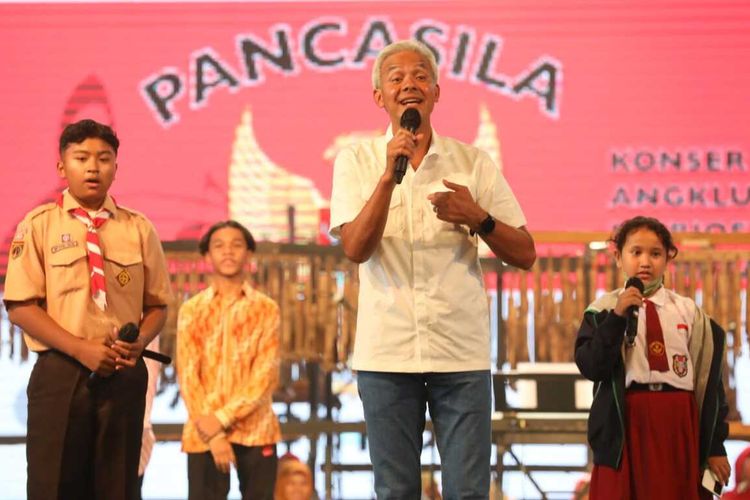 Gubernur Jateng Ganjar Pranowo memberikan keynote speech dalam acara Pancasila: Voice of Humanity di Holy Stadium, Kota Semarang, Jumat (28/10/2022).