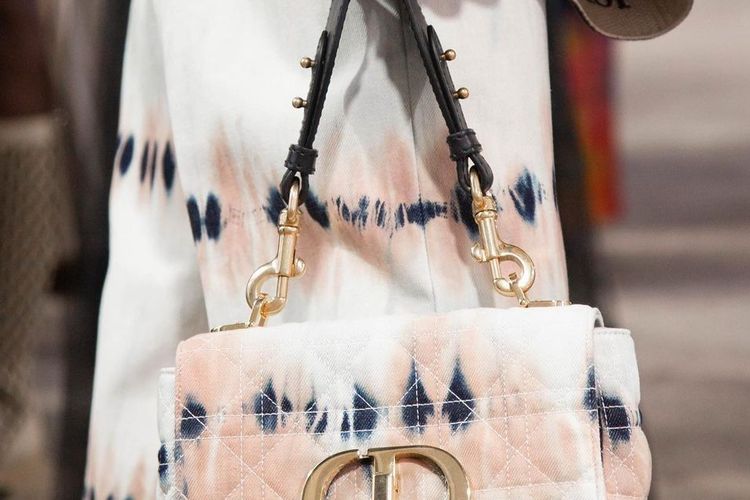 Tas Caro dari rumah mode Dior.
