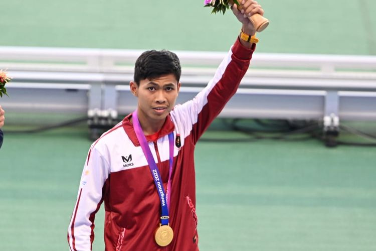 Saptoyogo Purnomo saat meraih medali emas Asian Para Games 2022 dari cabang olahraga (cabor) para-atletik nomor Men's 400m T37 di Hangzhou Olympic Sport Center Stadium, Senin (23/10/2023). Terkini, Yogo sudah meraih tiga medali emas Asian Para Games 2022. 