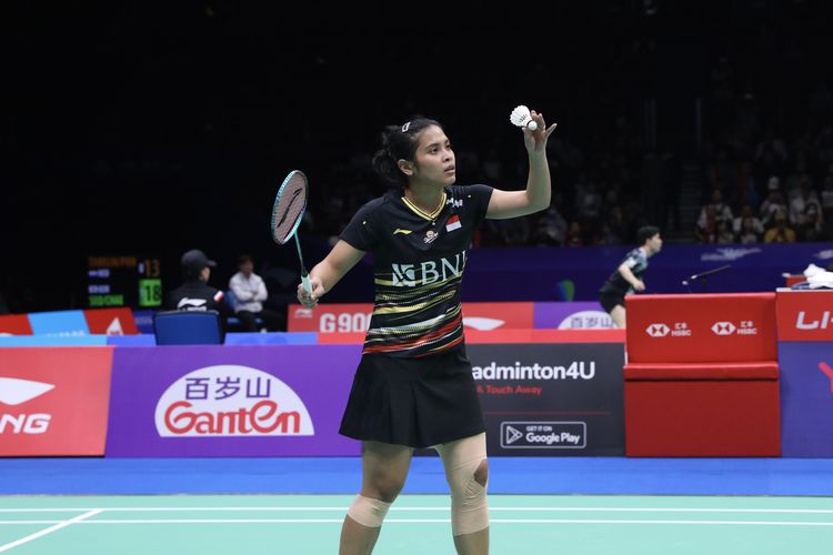 Gregoria Mariska Tunjung pada saat bertanding melawan Busanan Ongbamrungphan pada babak pertama China Masters 2023 di Shenzhen Bay Gymnasium, Rabu (23/11/2023). 