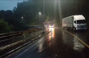 Tebing di Cadas Pangeran Sumedang Longsor, Akses Jalan Nasional Tertutup Total