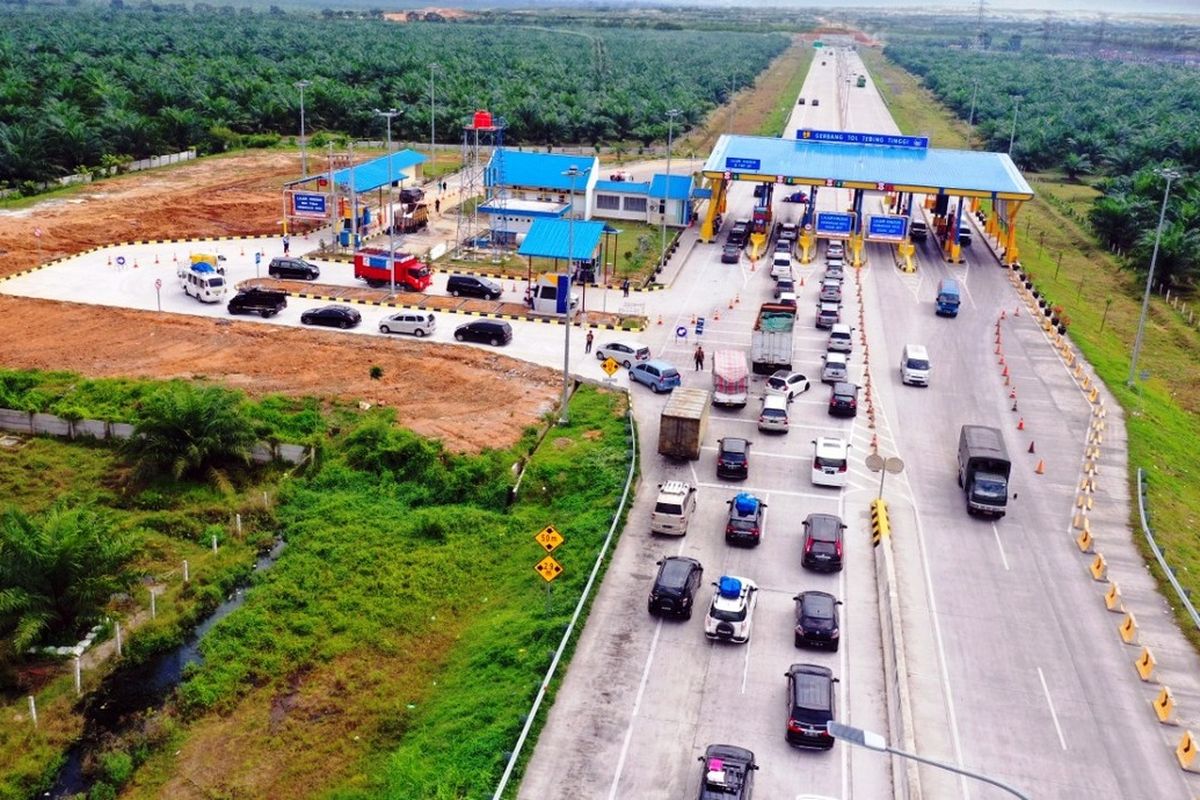 Gerbang Tol Tebingtinggi ruas tol Medan-Kualanamu-Tebingtinggi (MKTT) diperkirakan akan dilalui 17.500 kendaraan pada puncak arus balik libur Nataru yaitu Minggu (3/1/2021)