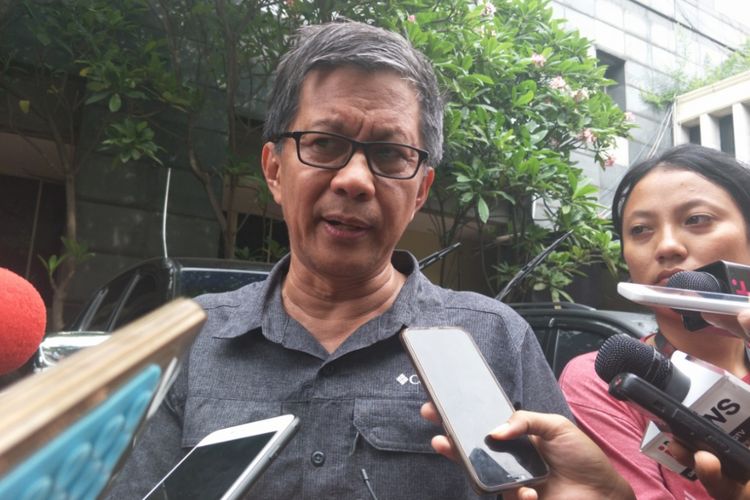Pengamat Politik Rocky Gerung memenuhi panggilan Penyidik Polda Metro Jaya terkait kasus penyebaran berita hoaks Ratna Sarumpaet, Selasa (4/12/2018).