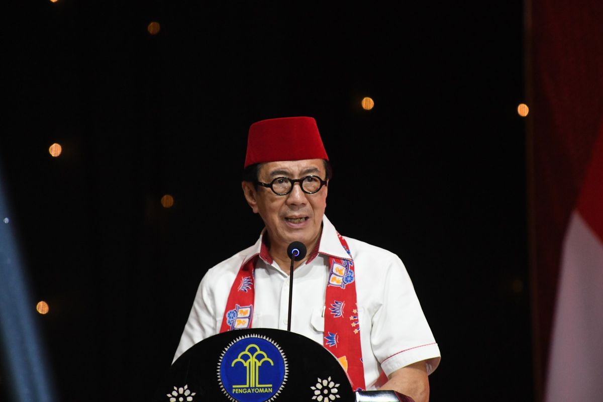 Yasonna Laoly dicegah ke luar negeri buntut kasus suap yang melibatkan Harun Masiku. Menkumham Yasonna H Laoly saat meresmikan 68 Kelurahan Sadar Hukum DKI Jakarta Tahun 2023 di Sasono Langen Budoyo, Taman Mini Indonesia Indah, Jumat (6/10/2023).