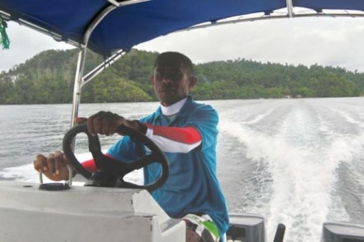 Husein (35), salah seorang pengelola kapal motor wisata di Kabupaten Raja Ampat, Papua Barat.