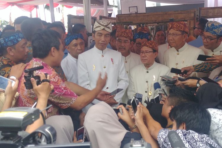 Presiden Jokowi saat menghadiri acara Paguyuban Pasundan, di Bandung, Jawa Barat, Minggu (11/10/2018).