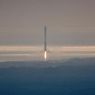 Roket SpaceX Meluncur dari Landasan Misi ke Bulan Neil Armstrong