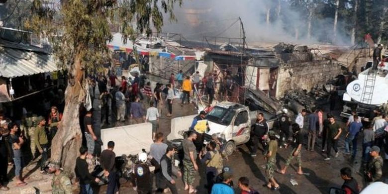 Pasar Ali di Afrin, Suriah, terbakar akibat ledakan granat yang ada di dalam truk bertangki bahan bakar.