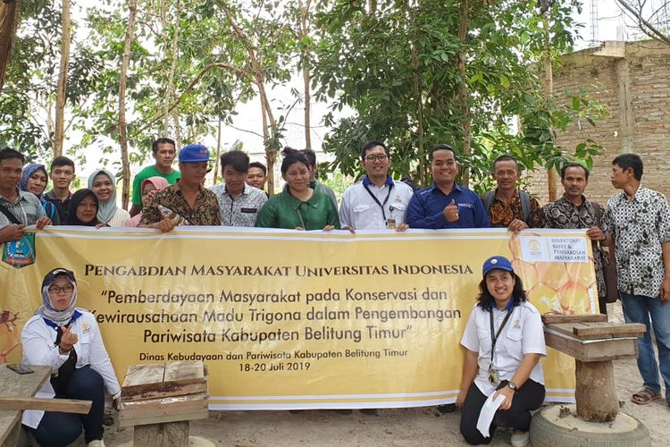 Tim Pengabdian Masyarakat Vokasi UI melaksanakan program Pemberdayaan Masyarakat berupa Konservasi Madu Trigona Belitung Timur (18-20/7/2019).