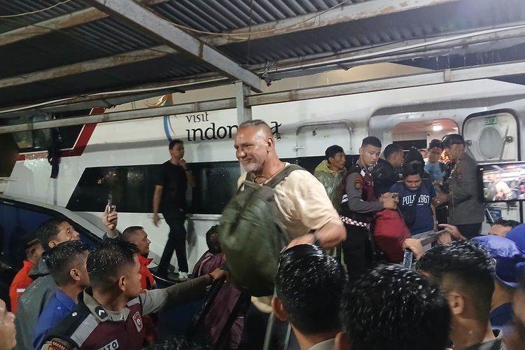 Detik-detik Mentawai Fast Berhasil Ditambatkan di Pelabuhan Muaro Padang Setelah 3 Jam Terombang-ambing