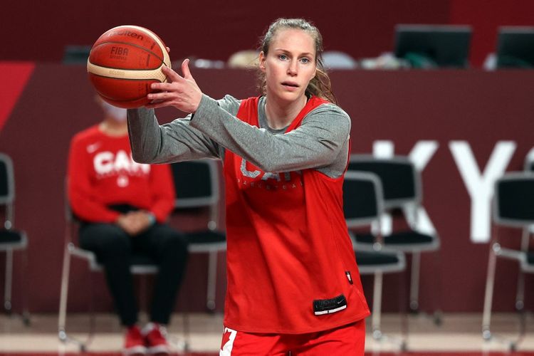 Pemain timnas basket putri Kanada, Kim Graucher, saat sesi latihan di Saitama Super Arena menjelang pertandingan Olimpiade Tokyo 2020. 