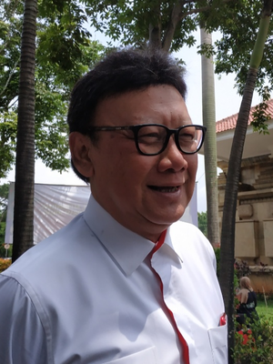 Menteri Pemberdayaan Aparatur Negara dan Reformasi Birokrasi (PAN-RB), Tjahjo Kumolo di Taman Makam Pahlawan (TMP) Kalibata, Jakarta, Selasa (31/12/2019).