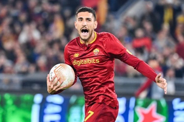 Hasil Roma vs Ludogorets: Lorenzo Pellegrini melakukan selebrasi seusai mencetak gol penalti pada laga Grup C Liga Europa yang mempertemukan AS Roma vs Ludogorets di Stadion Olimpico, Jumat (4/11/2022) dini hari WIB. AS Roma lolos ke fase gugur Liga Europa setelah menaklukkan Ludogorets 3-1.