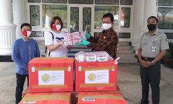 Dapat Bantuan 3000 Masker Kain, Wali Kota Madiun Langsung Bagikan Secara Gratis