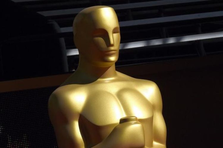 Patung Piala Oscar ditampilkan di karpet merah menjelang penyelenggaraan Academy Awards ke 88 di Hollywood, California, pada 27 Februari 2016.