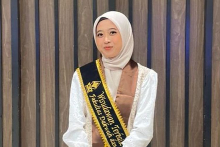 Ayah Petani Lulusan SD, Anita Berhasil Jadi Wisudawan Terbaik UIN Walisongo Semarang