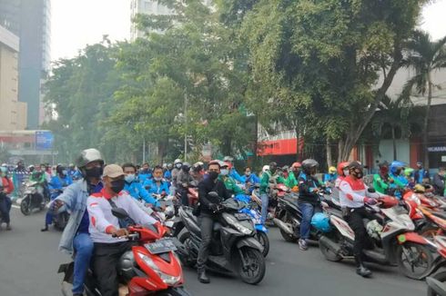 Imbas Demo Buruh di Gedung Grahadi, Sejumlah Ruas Jalan di Surabaya Macet Total