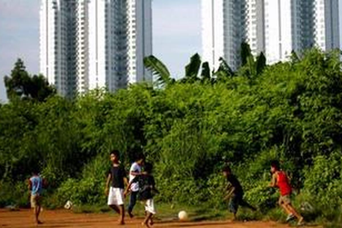 Solusi bagi kurangnya RTH di Jakarta masih terus dicari. Dinas Pertamanan dan Pemakaman DKI Jakarta terus berupaya menambah RTH di Jakarta. 