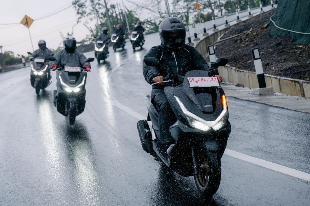 Touring Honda PCX  160 RoadSync di Bali