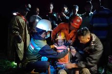 Cerita Menegangkan Tim SAR Evakuasi 2 Kakek yang Terjebak Banjir Lahar Dingin Semeru