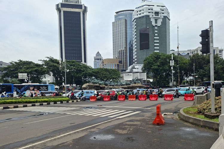 Jelang Demo Ojol, Jalan Merdeka Selatan Monas Mulai Ditutup