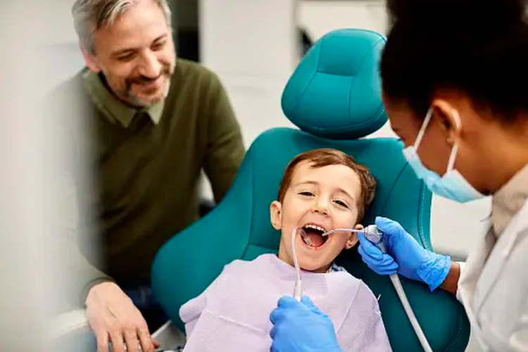 Tips agar anak tidak trauma saat kunjungan ke dokter gigi