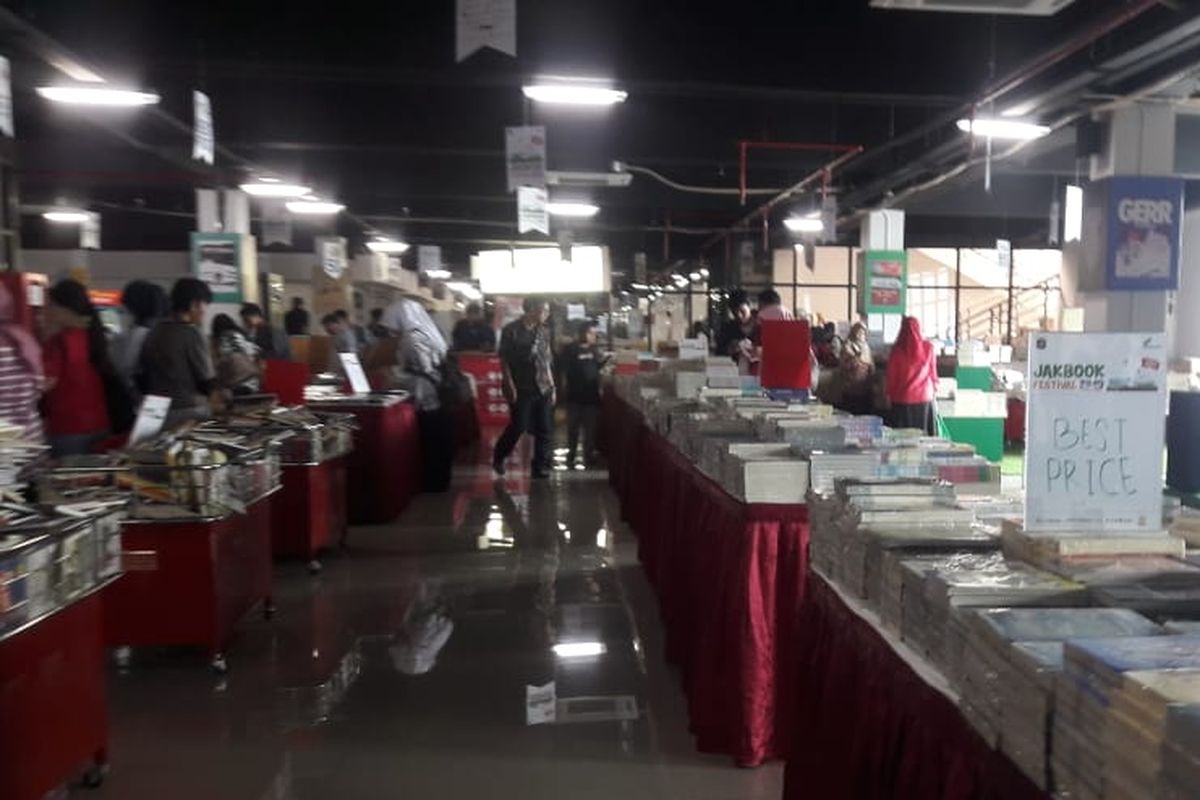 Suasana Jakbook Fair di Pasar Kenari, Senen, Jakarta Pusat, Jumat (25/10/2019).