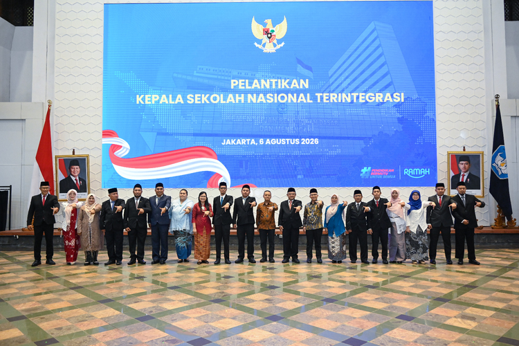 Mendikdasmen Lantik 17 Kepsek Sekolah Nasional Terintegrasi Perdana