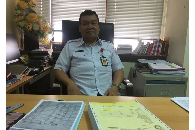 Kepala Unit PKB dan BBN-KB Jakarta Pusat, Manarsar Simbolon, di Samsat Jakarta Pusat, Gunung Sahari, Rabu (4/12/2019).
