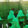 Pelajar Penyintas Tanah Bergerak di Sukabumi Terpaksa Belajar Dalam Sekolah Darurat
