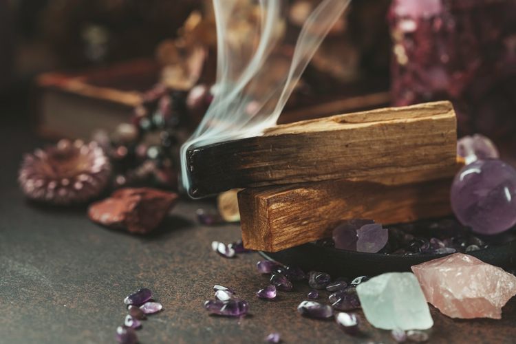 Ilustrasi kayu palo santo