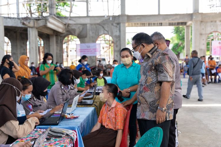 Vaksinasi booster bagi anak sekolah dari mulai dilakukan di Kabupaten Manggarai Timur, NTT, Jumat, (14/1/2022). (KOMPAS.com/DOK PROKOPIM MANGGARAI TIMUR)