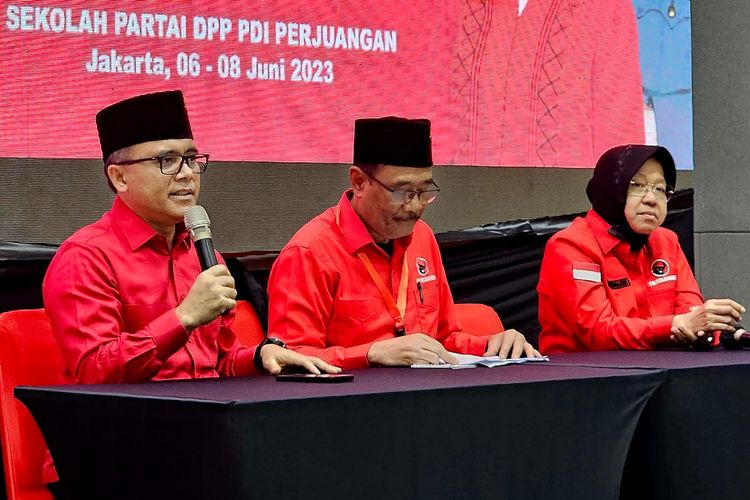 Politisi PDI-P Abdullah Azwar Anas, Ketua DPP PDI-P Djarot Saiful Hidayat dan Politisi PDI-P Tri Rismaharini dalam jumpa pers di sela-sela Rakernas ketiga PDI-P, Rabu (7/6/2023).