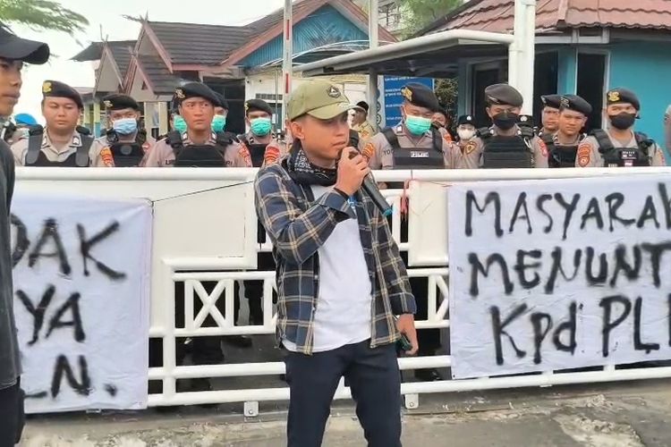 Merugi Imbas Mati Listrik, Peternak di Palangka Raya Ancam Buang Bangkai Ayam ke PLN