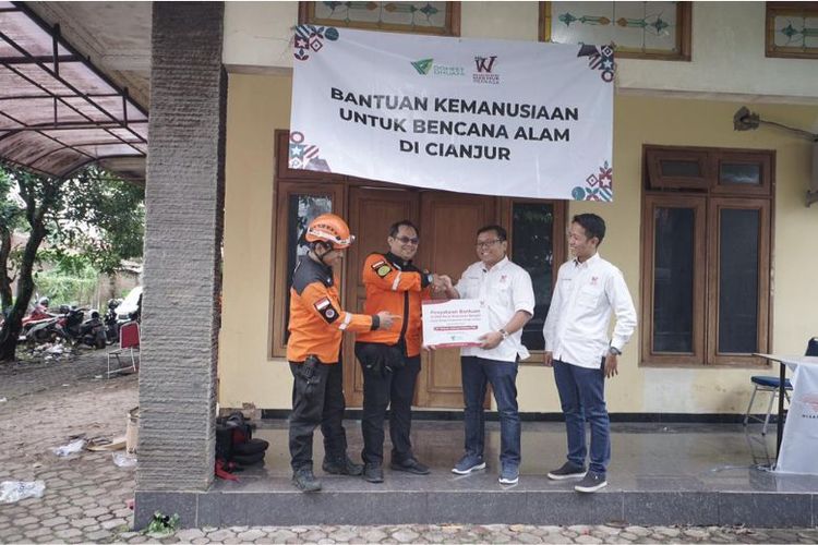 WMP berkolaborasi dengan Dompet Dhuafa memberiikan bantuan gempa bumi di Cianjur.