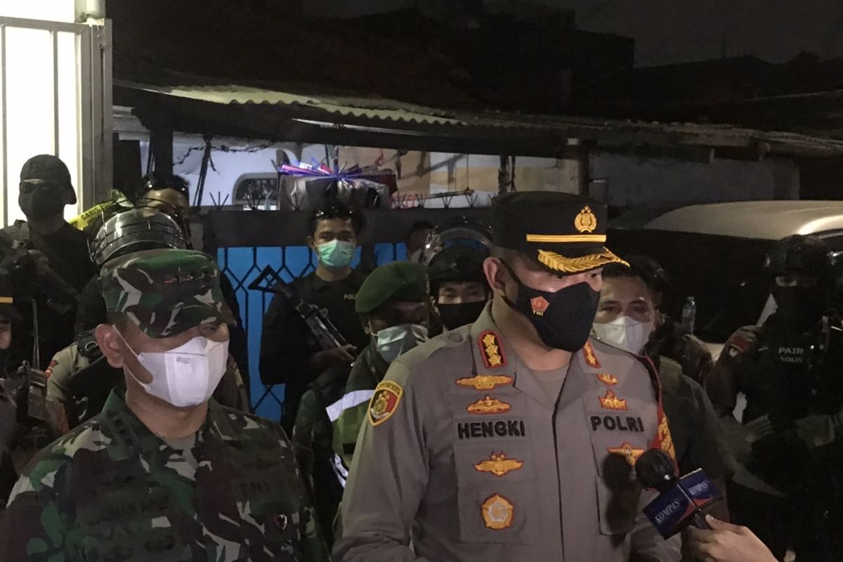 Kapolres Metro Jakarta Pusat, Kombes Pol Hengki Haryadi di lokasi penggeledahan bekas Sekretariat Front Pembela Islam di Jalan Petamburan III, Petamburan, Jakarta Pusat pada Selasa (27/4/2021) malam.