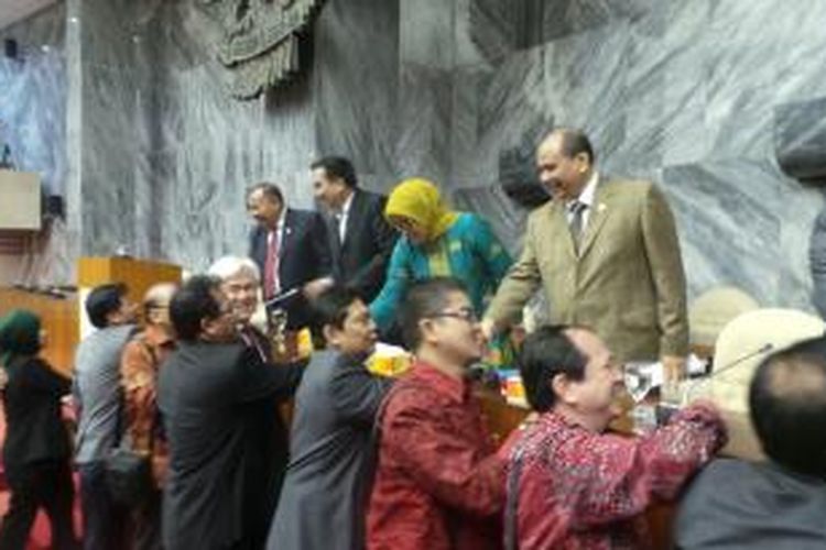 Suasana rapat paripurna pemilihan pimpinan DPR tandingan yang digelar fraksi kubu Koalisi Indonesia Hebat