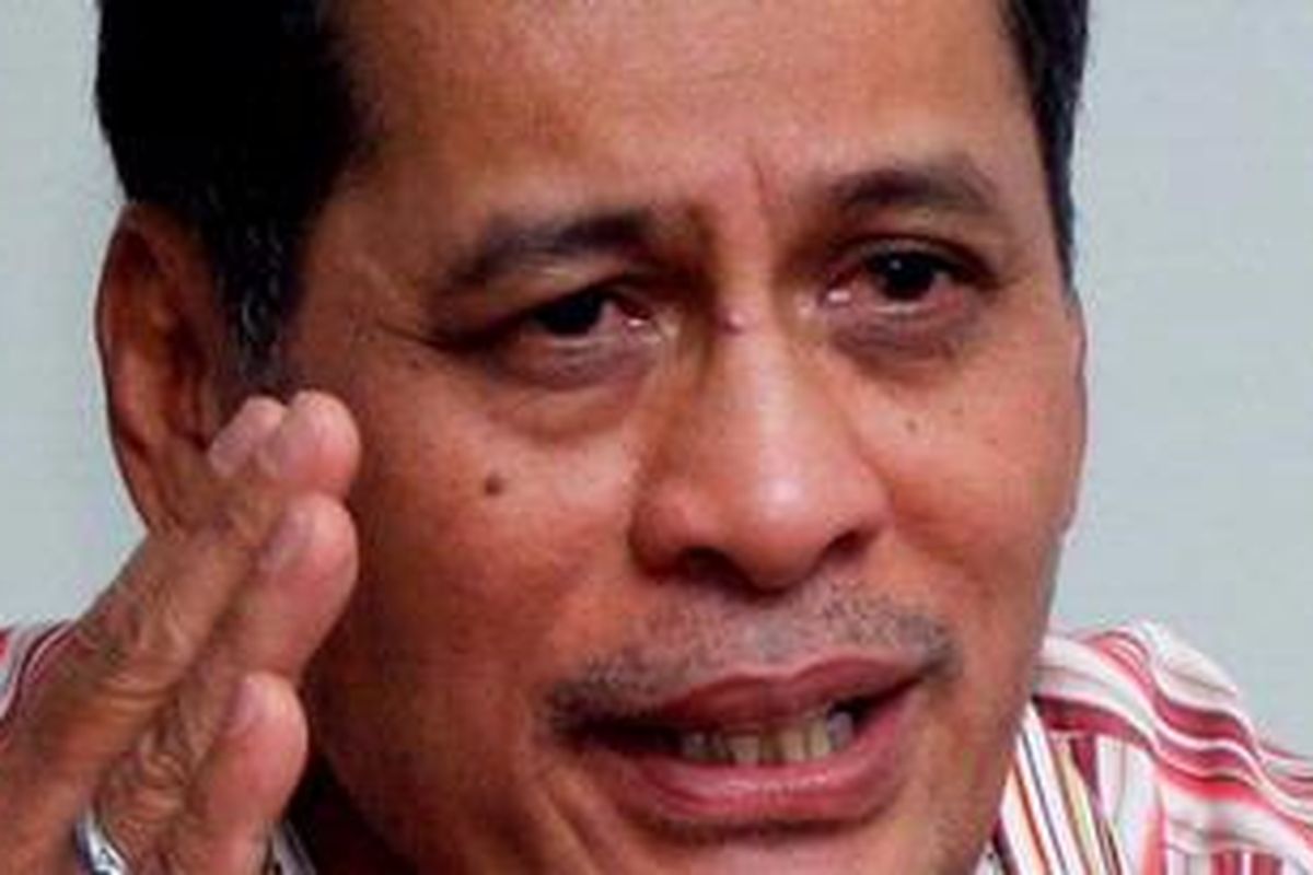 Nurdin Halid dalam sesi wawancara dengan KOMPAS.com di kantor PT Liga Indonesia, Kuningan, Jakarta, Kamis (31/3/2011) malam. Nurdin mengakui bahwa dirinya tidak mau lagi dicalonkan sebagai Ketua Umum PSSI, tapi niat itu urung dilakukan karena merasa dizalimi.