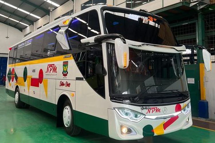 Bus AKAP baru PO NPM dengan livery spesial, buatan Karoseri Adiputro