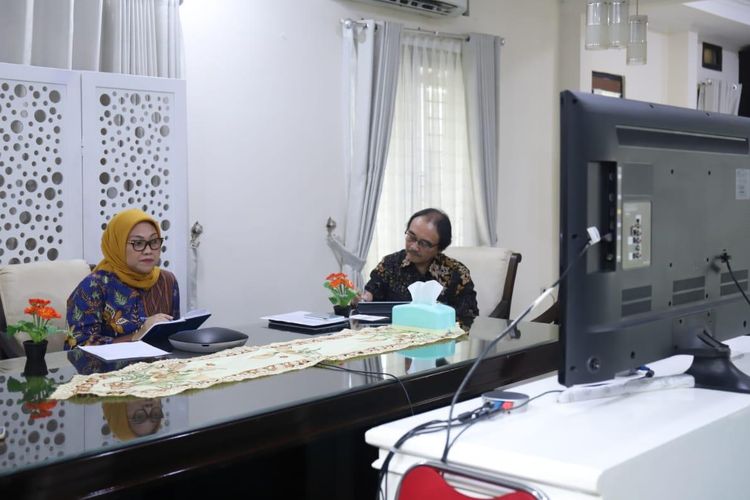 Menaker Ida Fauziyah saat beraudiensi bersama para pelaku industri pariwisata melalui video teleconference di Jakarta, Senin (23/3/2020).