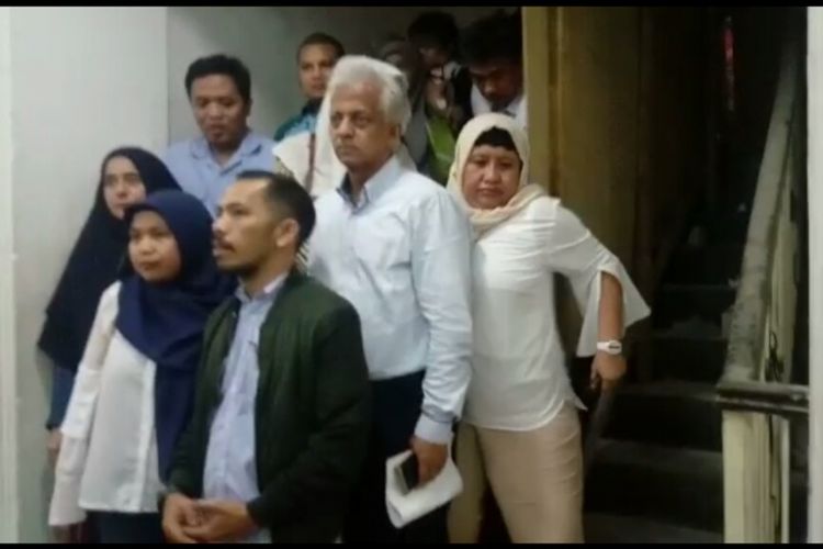 Wakil Ketua Tim Badan Pemenangan Nasional Prabowo-Sandiaga, Nanik S Deyang kabur dari kejaran media usai menjalani pemeriksaan selama lebih dari 12 jam sebagai saksi dalam kasus hoaks Ratna Sarumpaet.