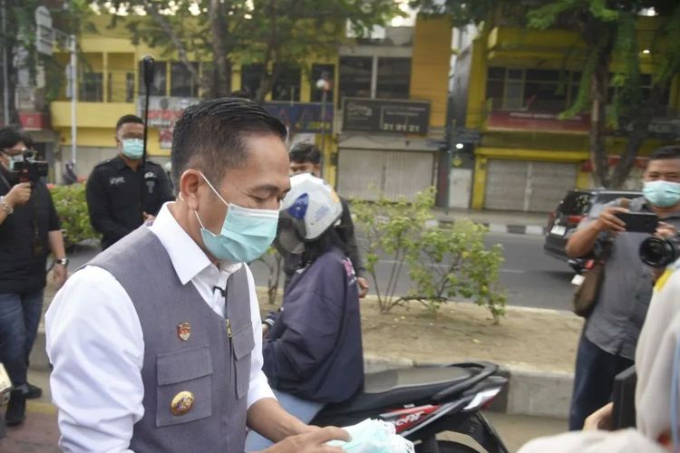 Palembang Diselimuti Asap, Pemkot Sebar 16.500 Masker di Tengah Lonjakan Kasus ISPA
