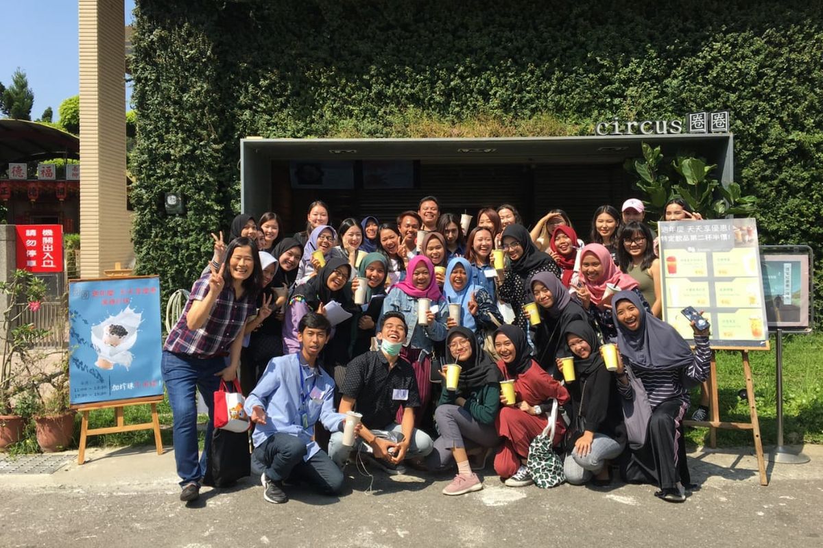 Suasana berbeda dirasakan oleh Mahasiswi Universitas Airlangga (Unair) Nudiya Syaif Millah. Nudiya harus Lebaran di negeri orang karena tengah menjalani double degree di Asia University, Taiwan, sebagai program Fakultas Vokasi (FV) Unair.