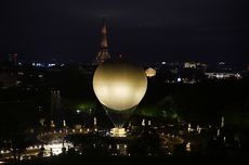 Alasan Api Olimpiade Paris 2024 Terbang dengan Balon Udara