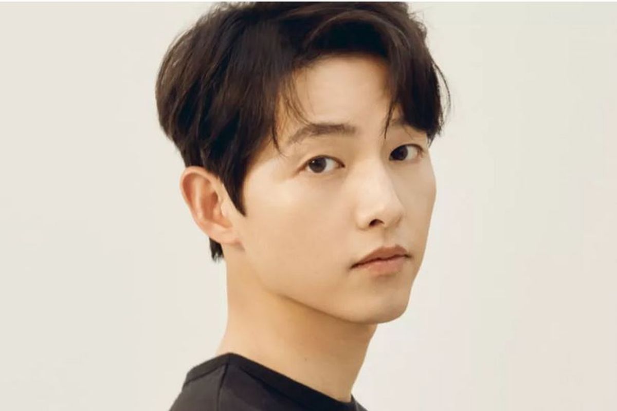 Aktor Korea Selatan, Song Joong Ki, mengunjungi Indonesia sebagai brand ambassador untuk dua brand lokal.