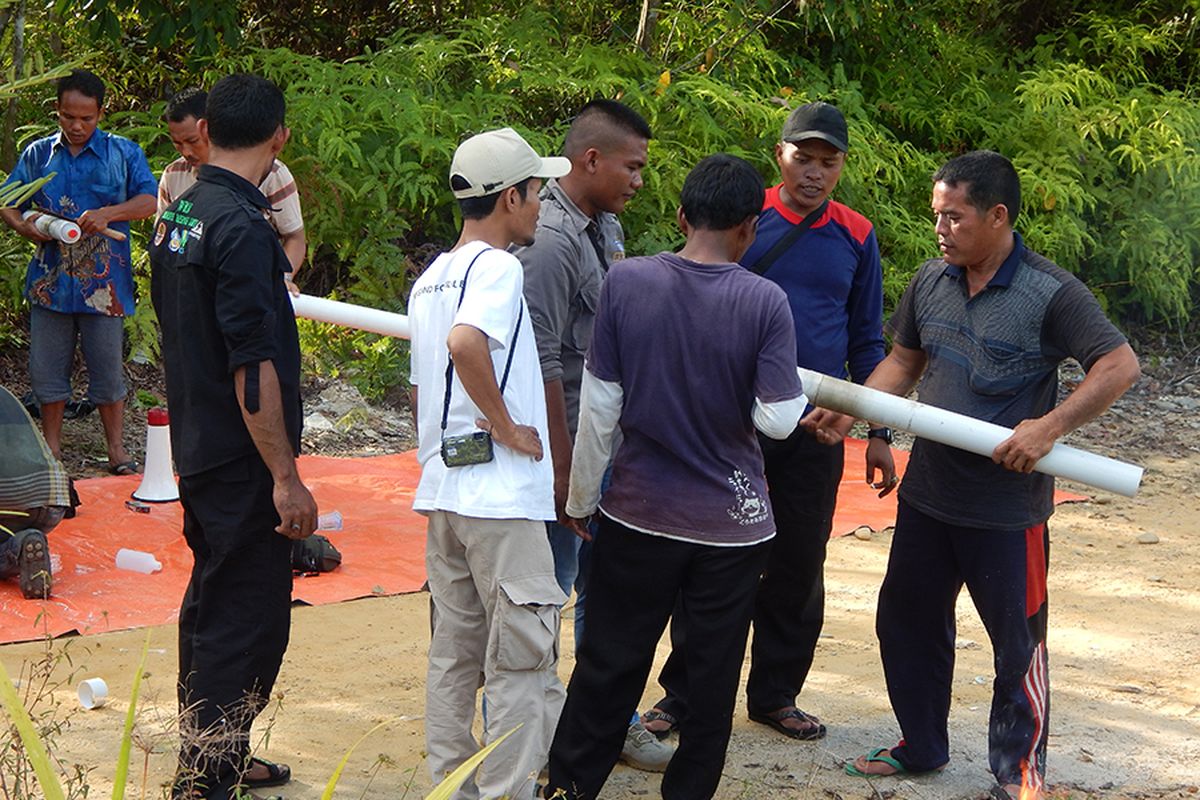 Pembuatan alat mitigasi pengusiran satwa liar di Desa Batu Napal, Aceh Selatan