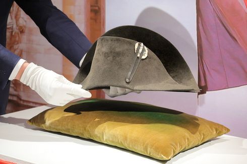Topi Bicorne Peninggalan Napoleon Dilelang, Laku Miliaran Rupiah